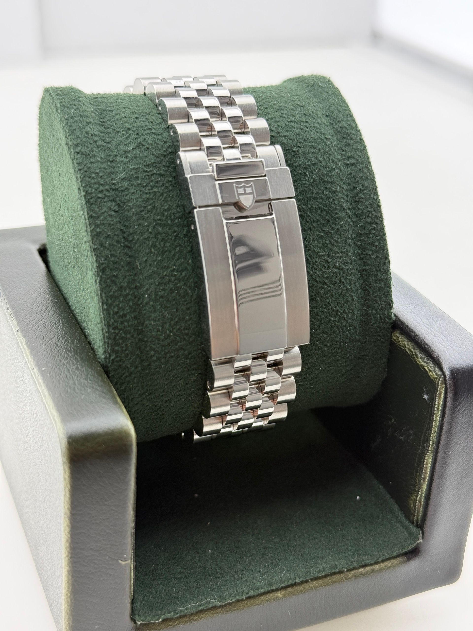 Tudor — 6
