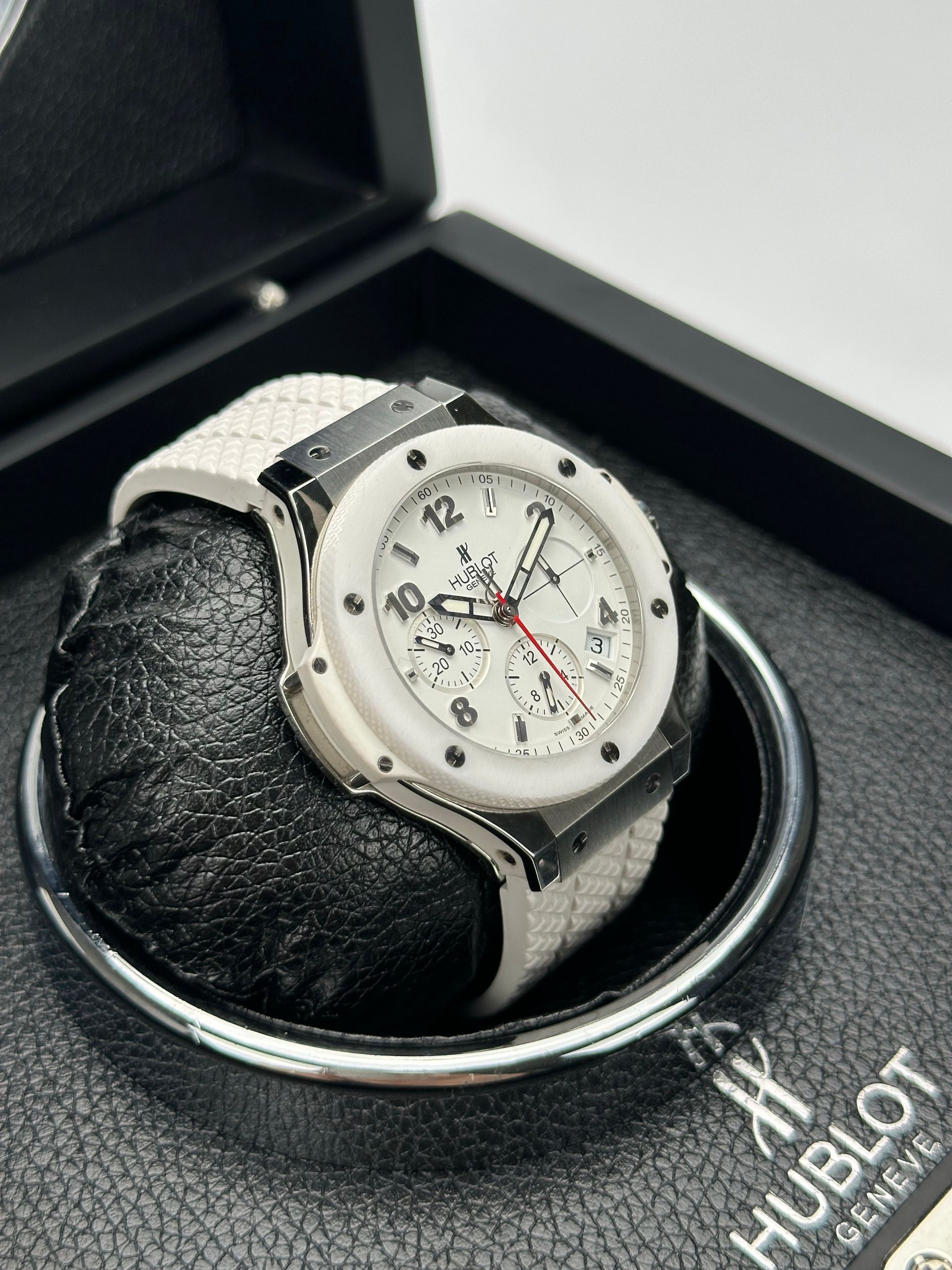 Hublot — 2