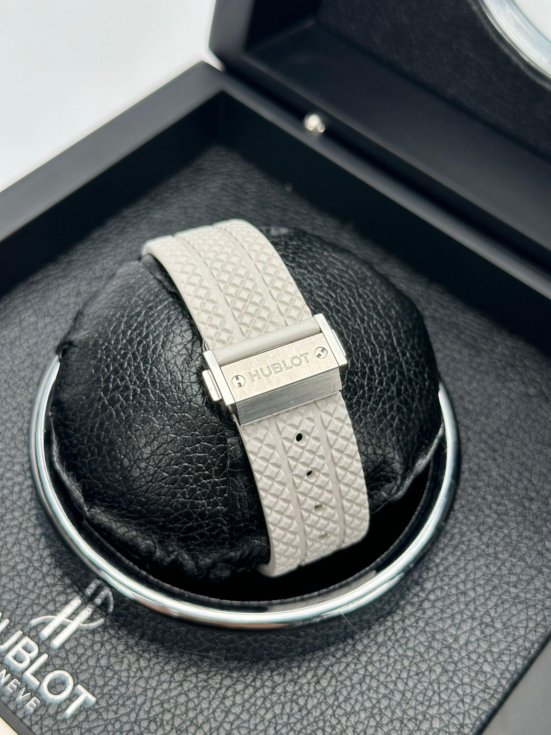 Hublot — 4