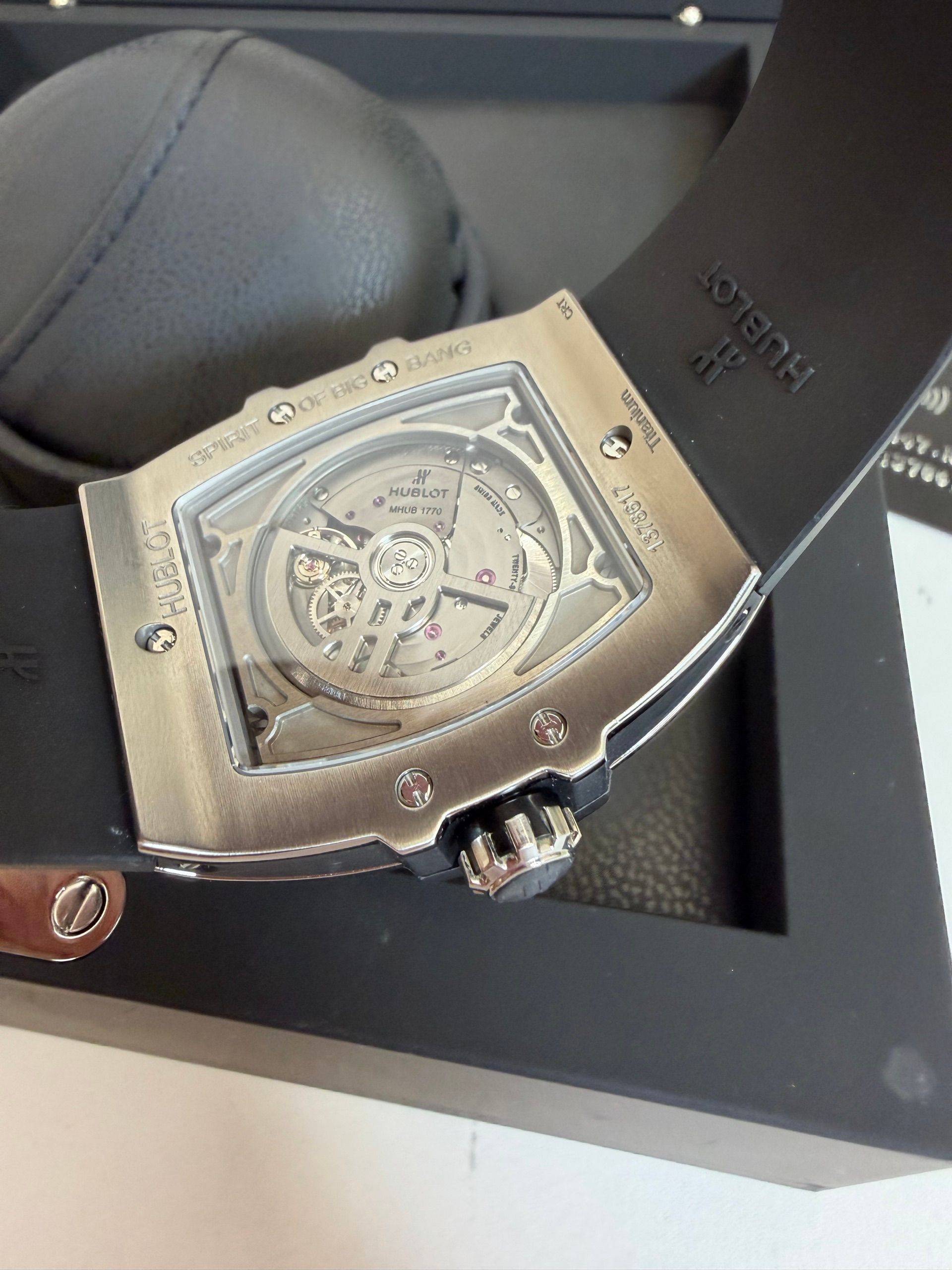 Hublot — 4
