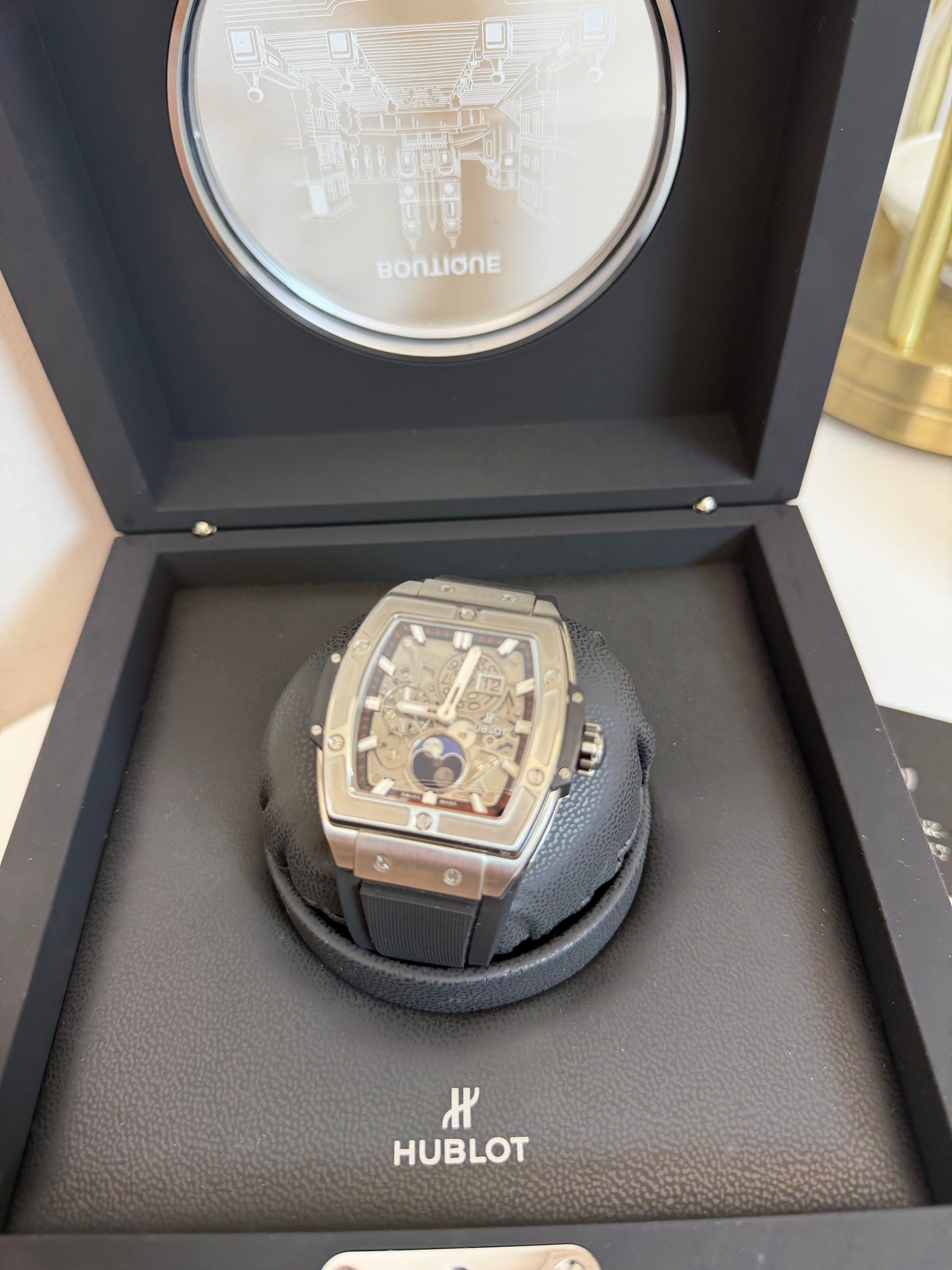 Hublot — 5