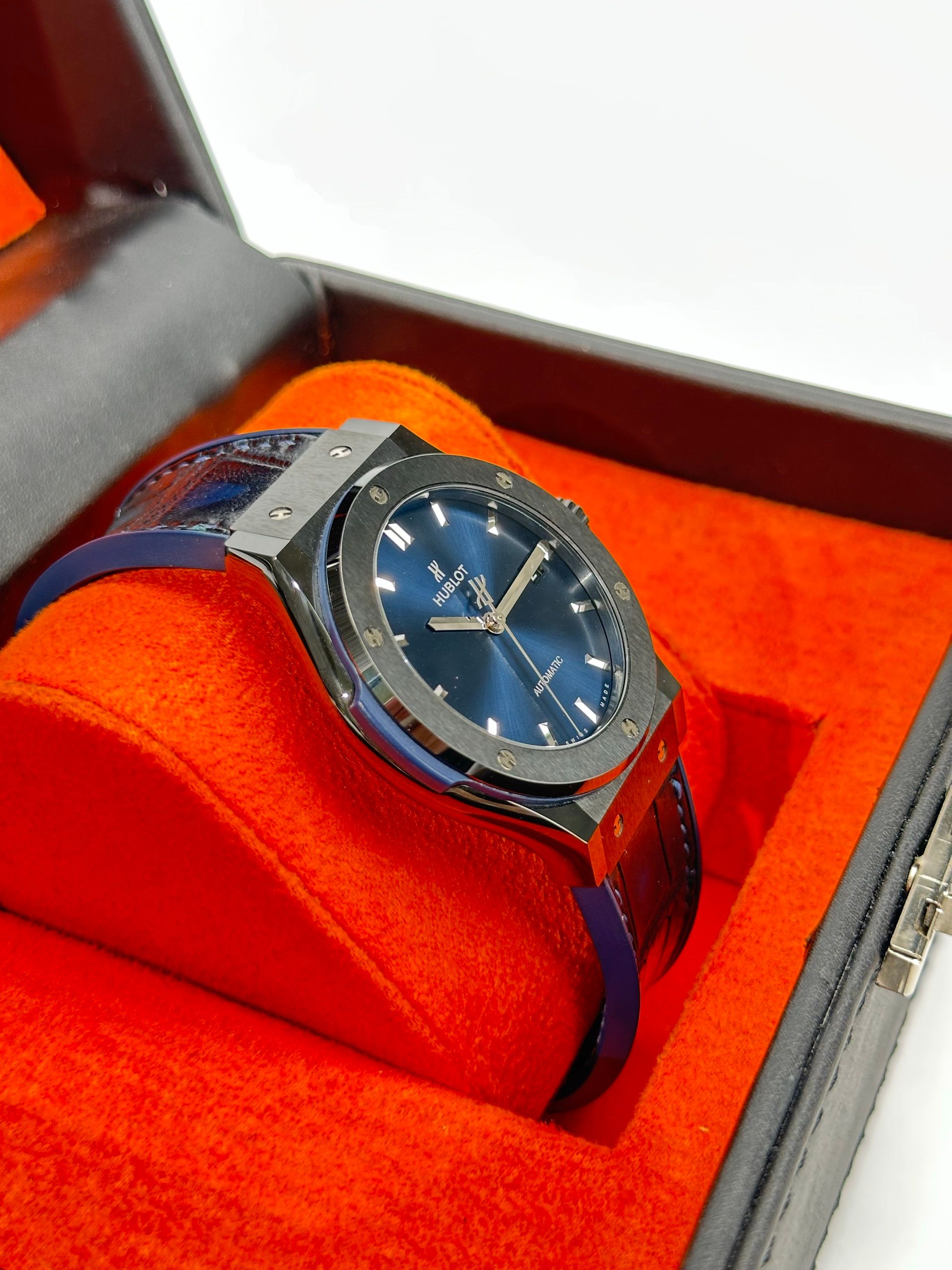 Hublot — 2