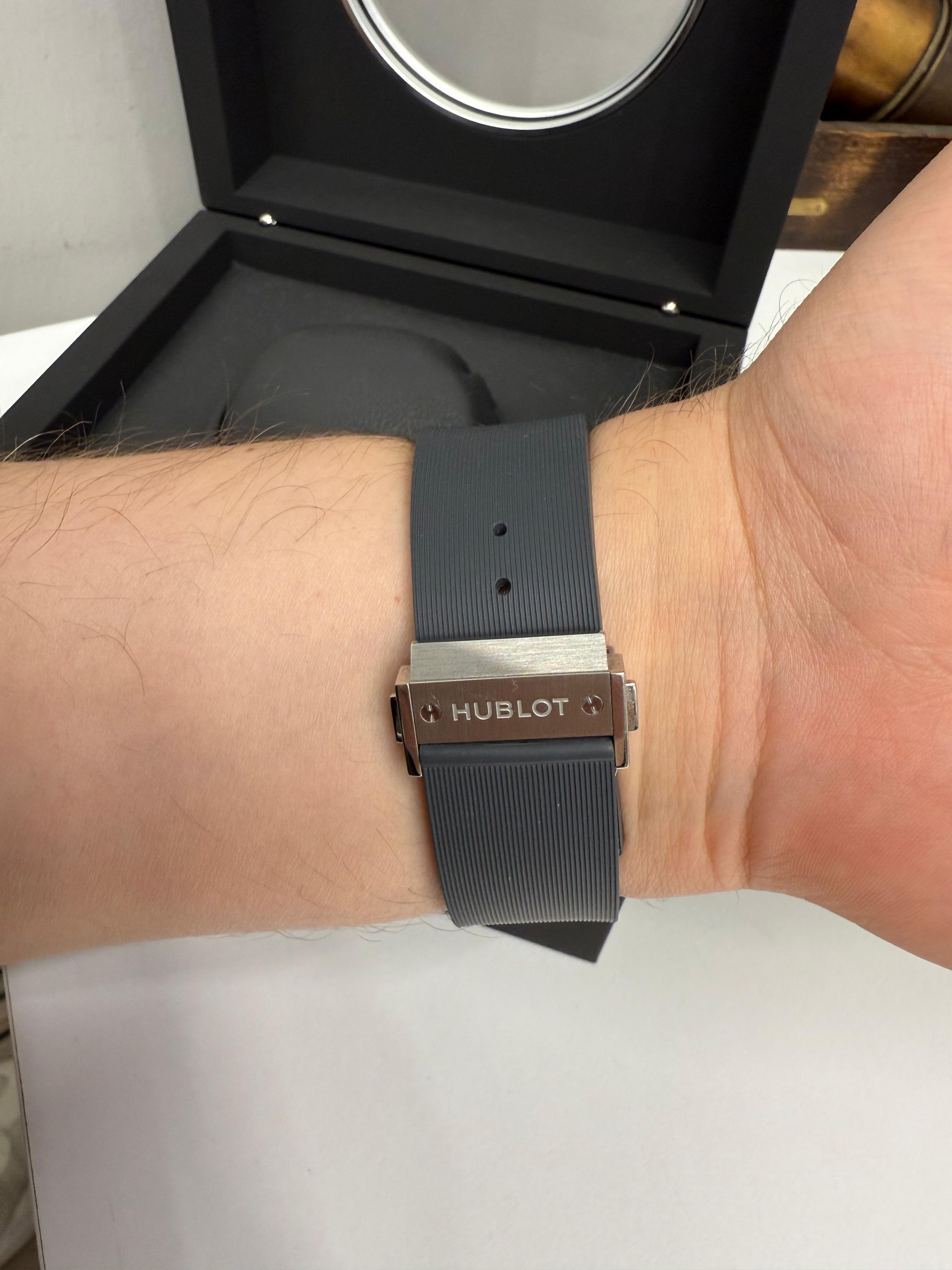Hublot — 3