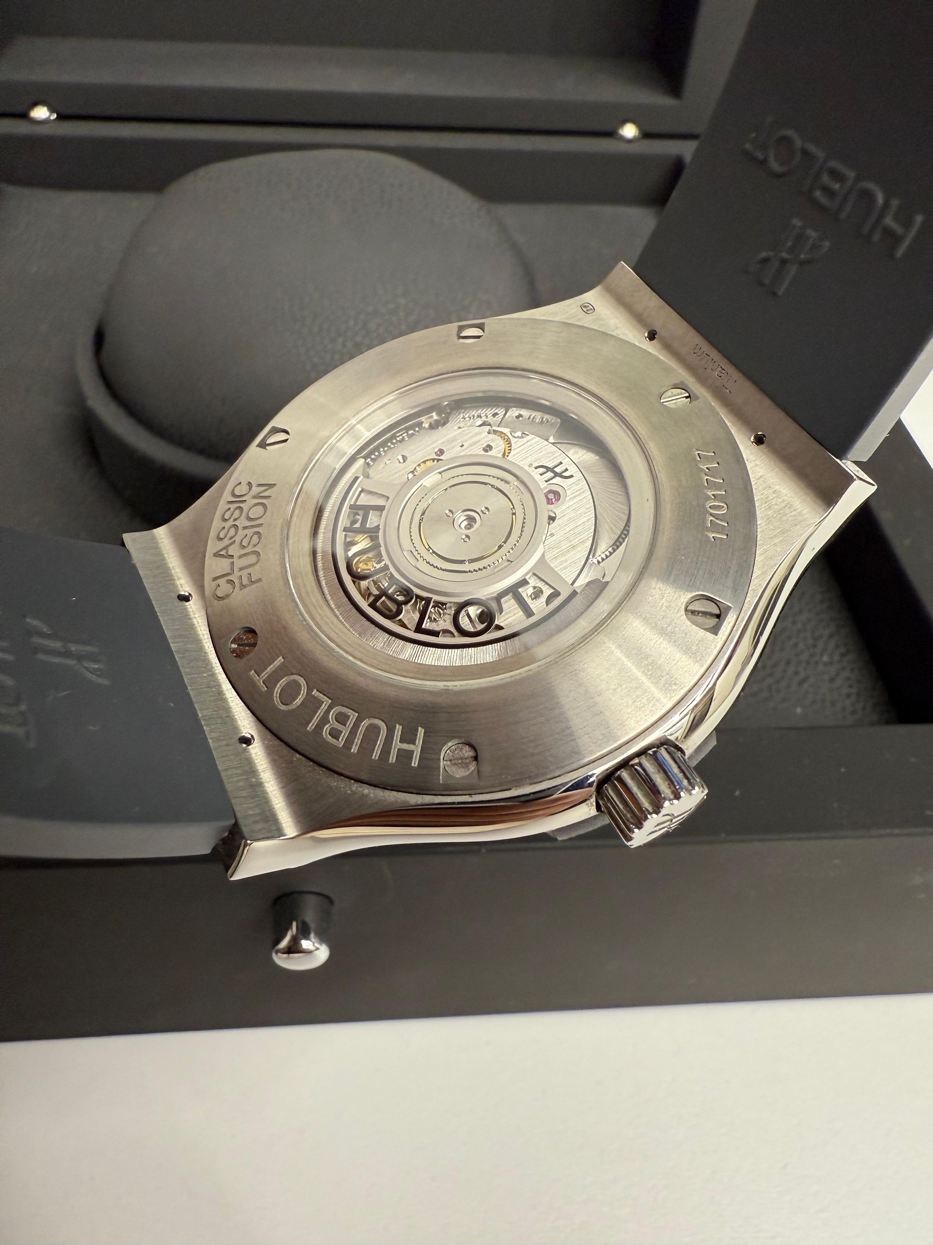 Hublot — 4