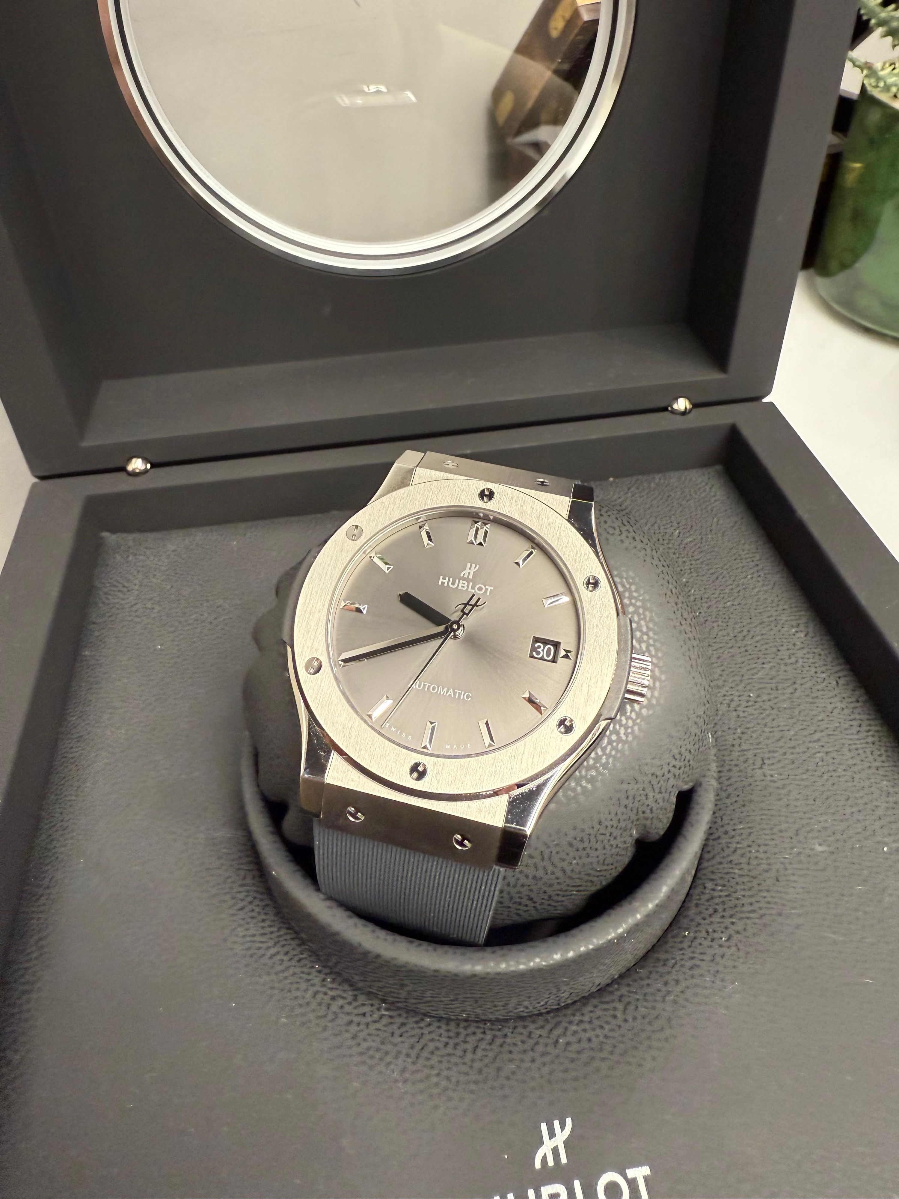 Hublot — 5