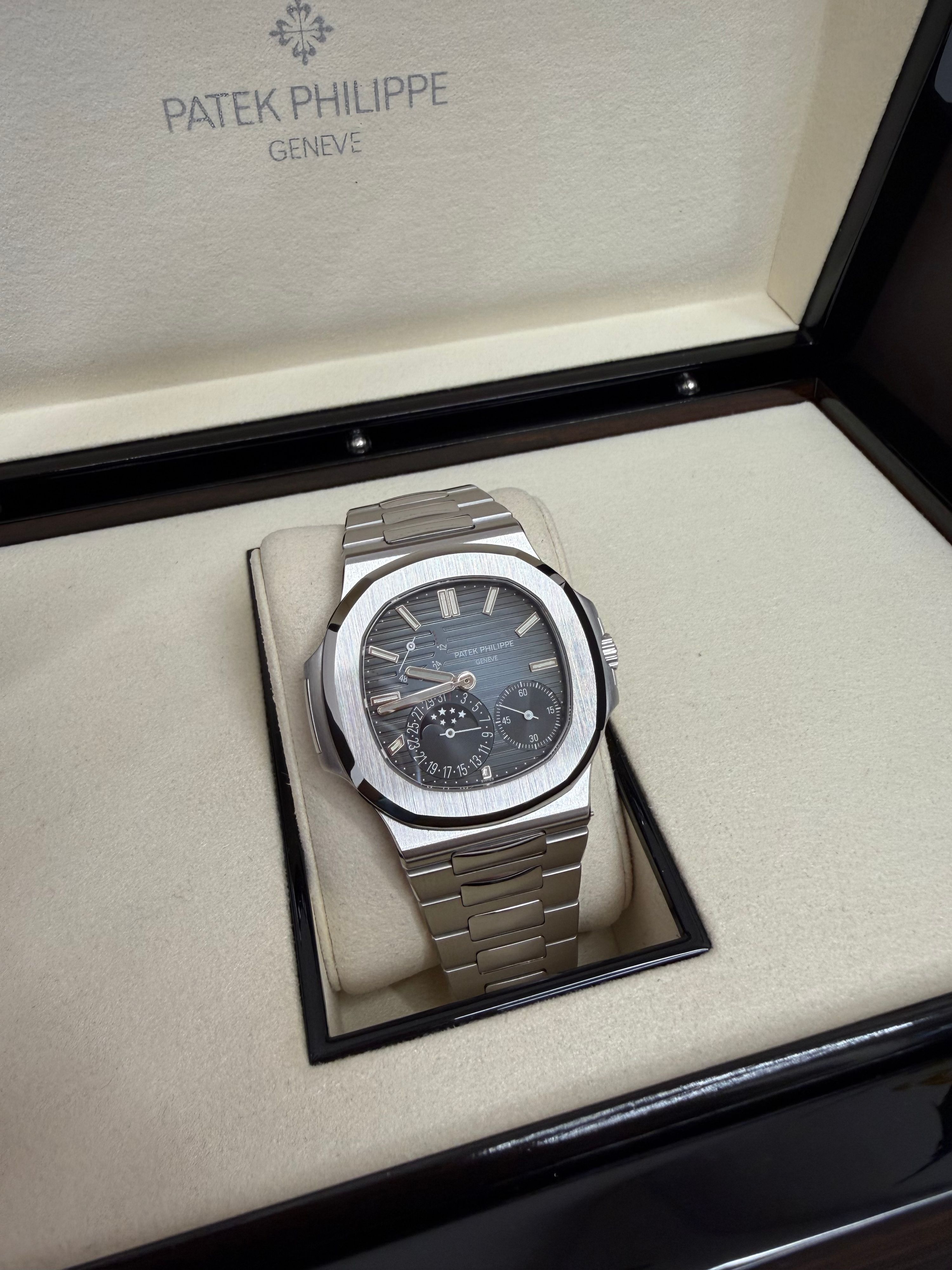 Patek Philippe Nautilus — 5